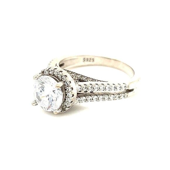 Lovely Solitaire Ring  - Picture 3 of 7